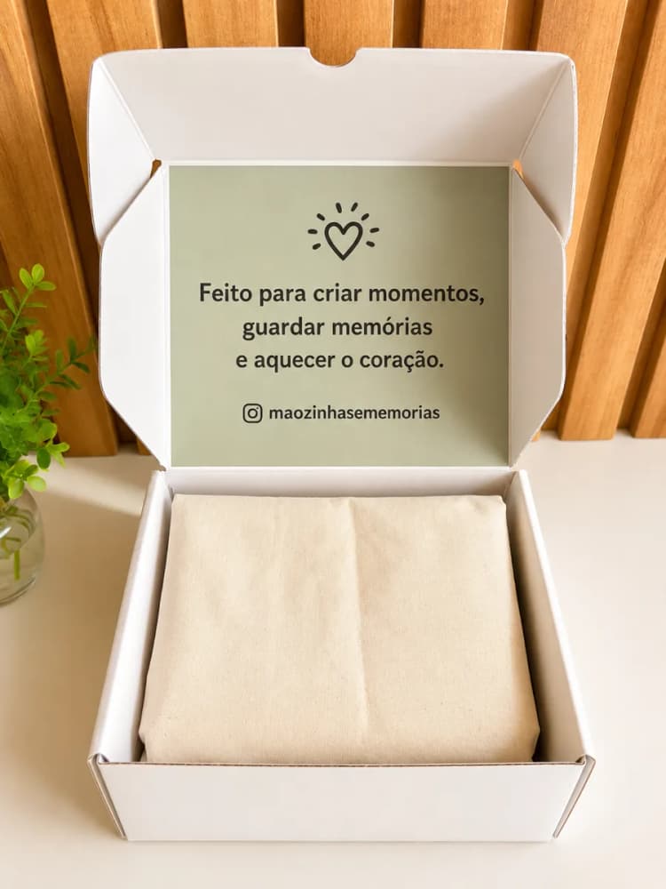 Caixa aberta com a mensagem da marca