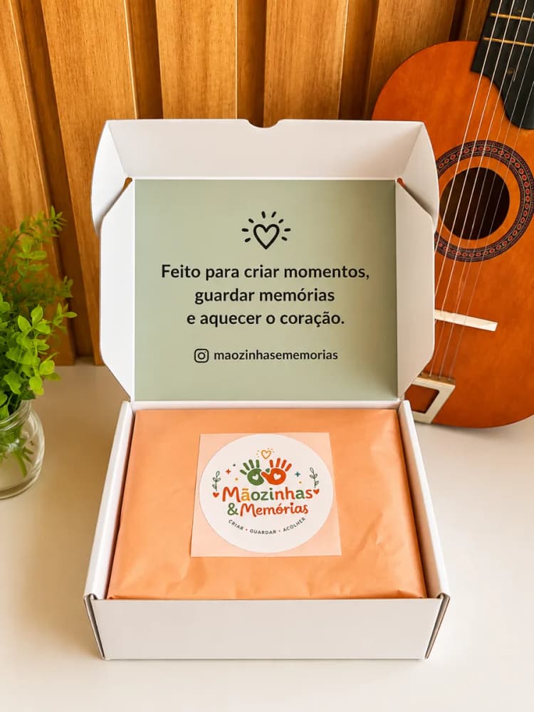Kit embalado em papel seda com selo